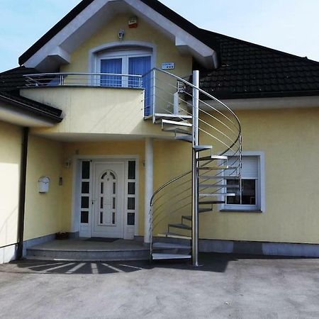 Natasha'S Garden House Apartment Dol pri Ljubljani Ngoại thất bức ảnh
