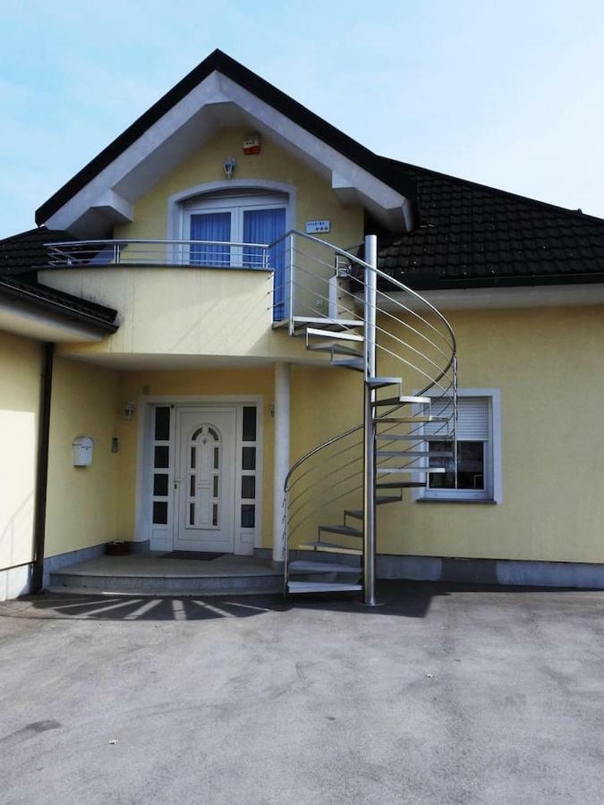 Natasha'S Garden House Apartment Dol pri Ljubljani Ngoại thất bức ảnh