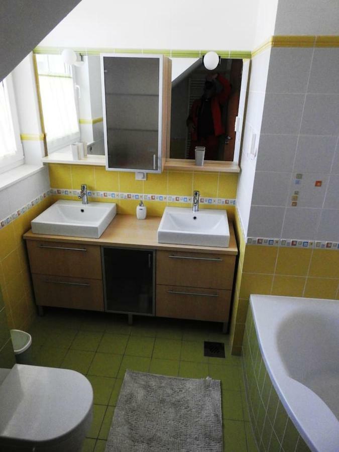 Natasha'S Garden House Apartment Dol pri Ljubljani Ngoại thất bức ảnh